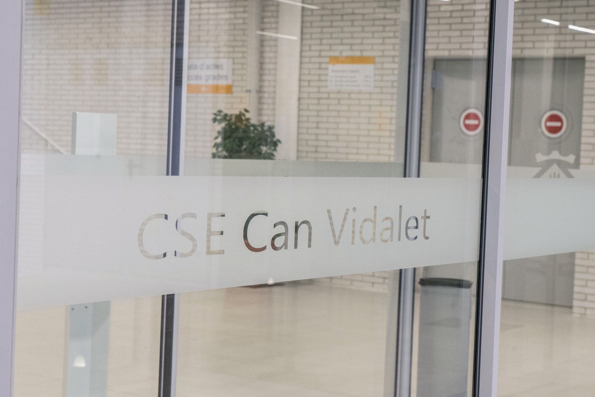 Esplugues obre l'Oficina Municipal d'Escolarització al CSE Can Vidalet