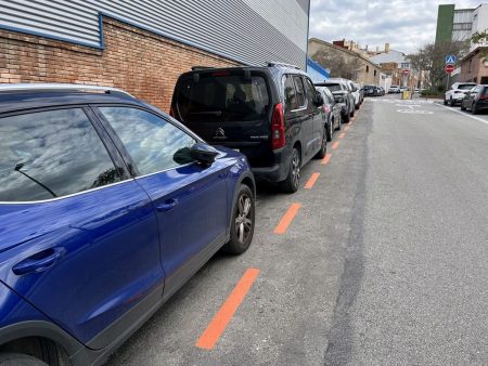 Esplugues suma 381 places de zona taronja a Finestrelles i Montesa
